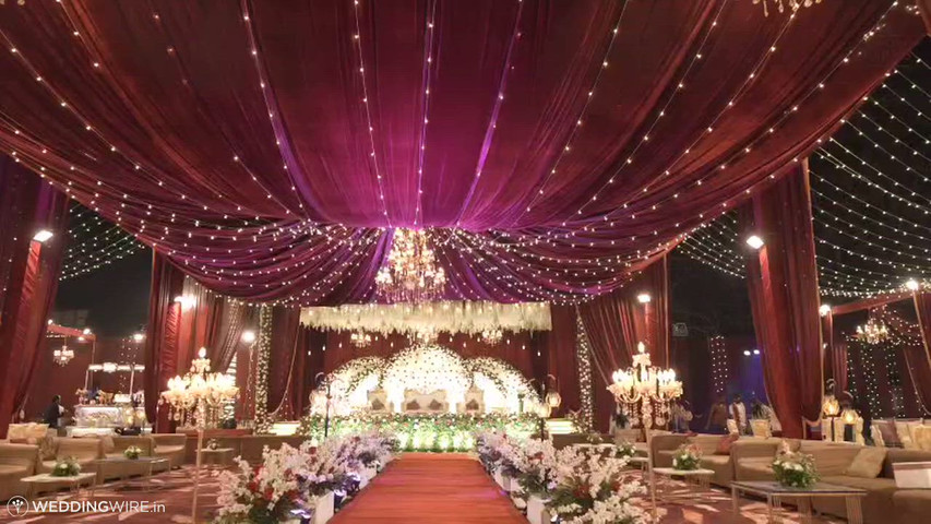 Traditional Elegance: A Maroon-Themed Wedding