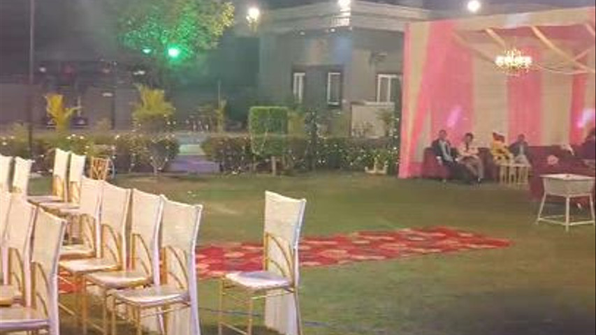 Destination wedding at Bloom Haven