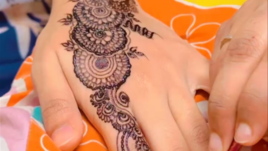 Ayza Mehendi Artist