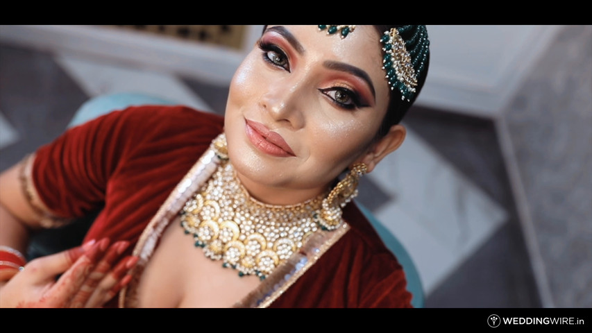 Bride of patna showing her best bridal makeup in patna done by the best bridal makeup artist in patna at the best salon in patna for bridal makeup 165892579682106