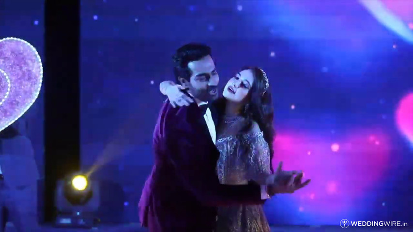 Enticing couple dance performance lovely chemistry sangeet choreography