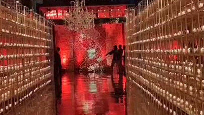 Passage Decoration 