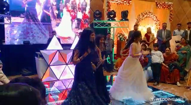 Sisters sangeet dance 