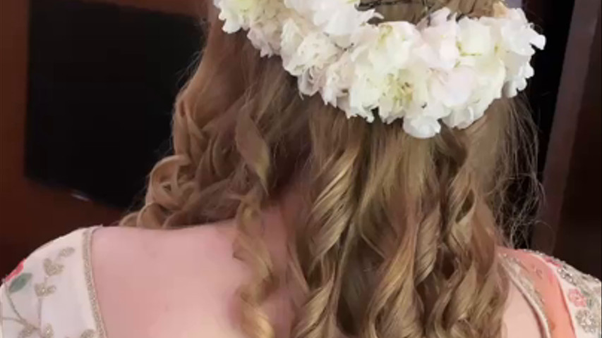 Real flower hairstyle 