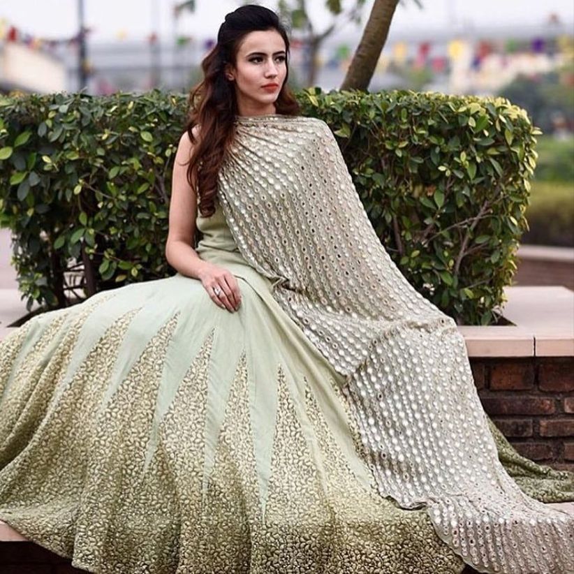 bridal suits with heavy dupatta