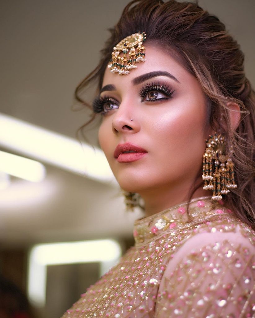 the only guide you need on bridal makeup and hairstyle to