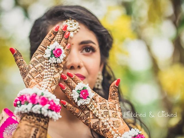 Trending: Floral Kadas That Are Taking The Internet By Storm & How | Flower  jewellery, Flower jewellery for mehndi, Flower jewellery for haldi