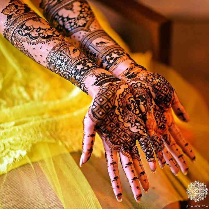 8 New Inspirations For Mehndi Design With Name