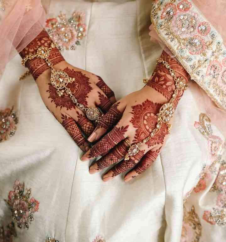70 Simple Mehndi Designs For Brides To Be