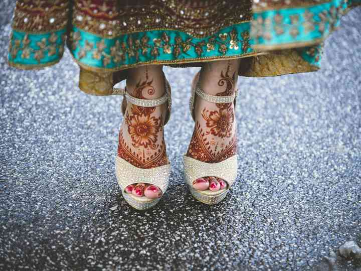 Simple Leg Mehndi Designs For The Bride To Be That Are In Vogue