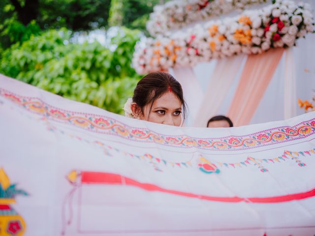 Jahnabi and Himanshu's wedding in Mumbai, Maharashtra 22