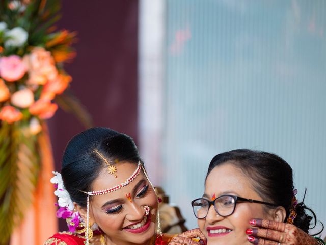 Mayuri and Pradeep&apos;s wedding in Mumbai, Maharashtra 15