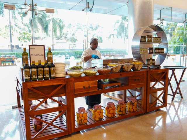 Rakhee and Dipesh's wedding in Mumbai, Maharashtra 3