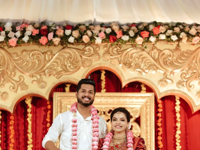 Devi and Govind&apos;s wedding in Ernakulam, Kerala 20