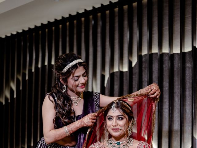 Riddhi and Tushar's wedding in Mumbai, Maharashtra 10