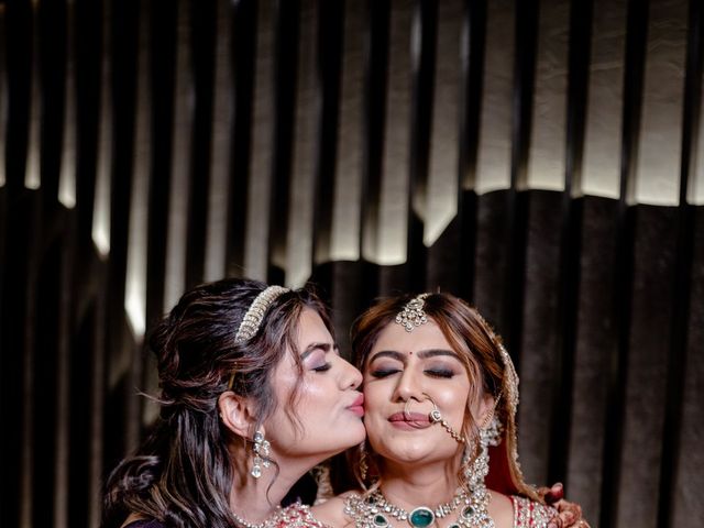 Riddhi and Tushar's wedding in Mumbai, Maharashtra 13