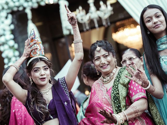 Riddhi and Tushar's wedding in Mumbai, Maharashtra 30