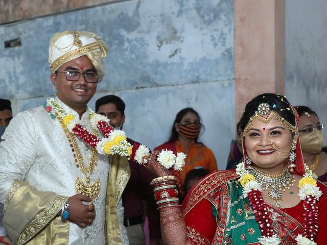 Hetal and Vijay&apos;s wedding in Vadodara, Gujarat 28