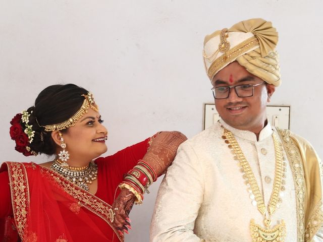 Hetal and Vijay&apos;s wedding in Vadodara, Gujarat 16