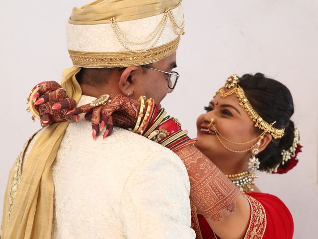 Hetal and Vijay&apos;s wedding in Vadodara, Gujarat 17