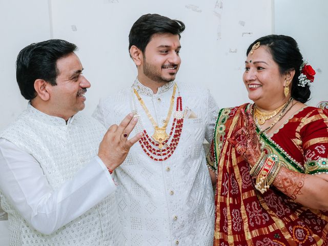 Kinjal and Paresh's wedding in Mumbai, Maharashtra 157