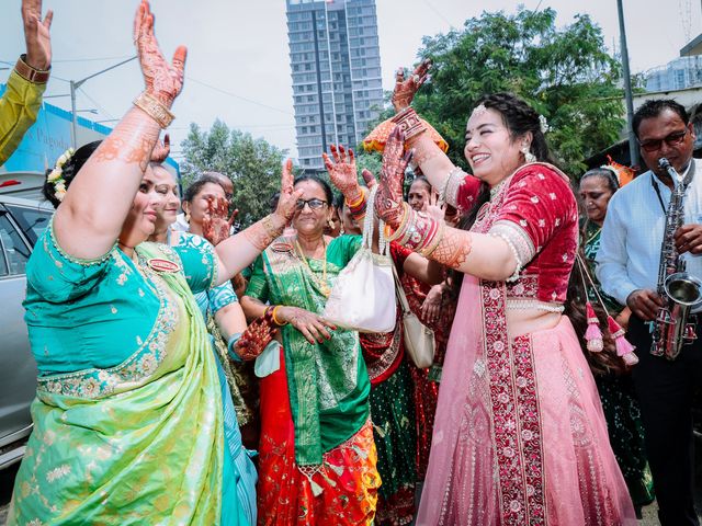 Kinjal and Paresh's wedding in Mumbai, Maharashtra 195