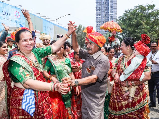 Kinjal and Paresh's wedding in Mumbai, Maharashtra 197