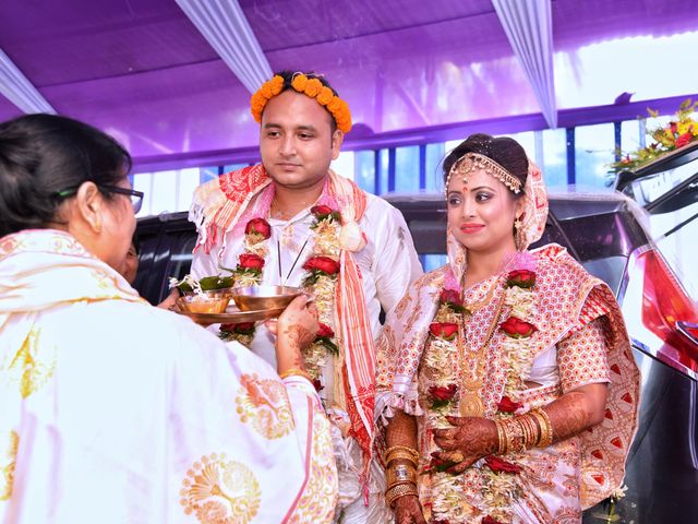 Mandipan and Lipika&apos;s wedding in Nagaon, Assam 10