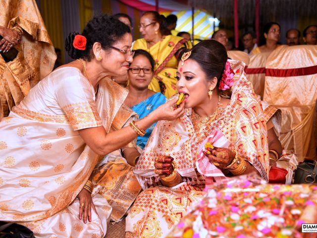 Mandipan and Lipika&apos;s wedding in Nagaon, Assam 23