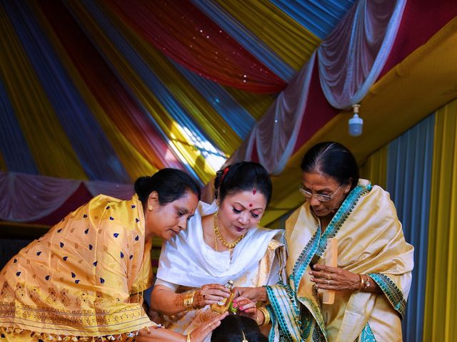 Mandipan and Lipika&apos;s wedding in Nagaon, Assam 24