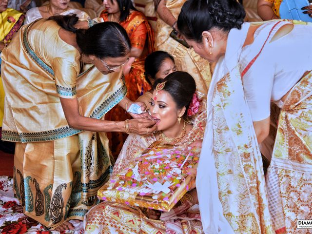 Mandipan and Lipika&apos;s wedding in Nagaon, Assam 28