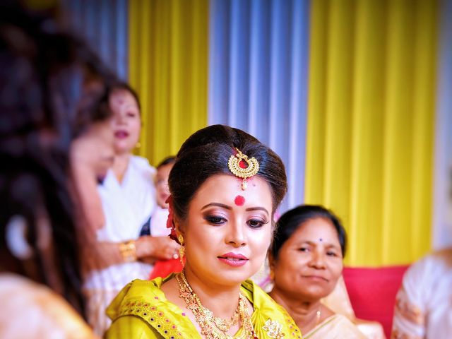 Mandipan and Lipika&apos;s wedding in Nagaon, Assam 34