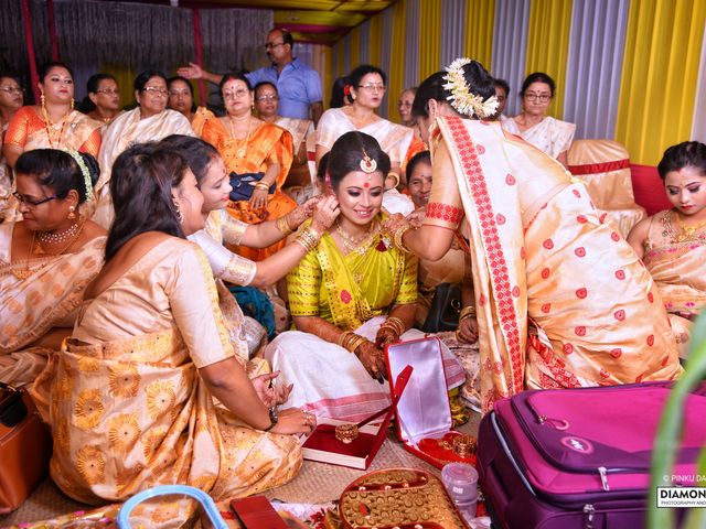 Mandipan and Lipika&apos;s wedding in Nagaon, Assam 37