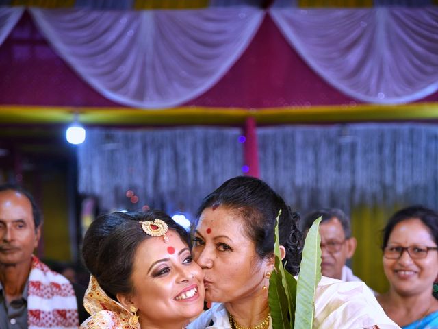 Mandipan and Lipika&apos;s wedding in Nagaon, Assam 39