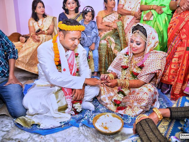 Mandipan and Lipika&apos;s wedding in Nagaon, Assam 45