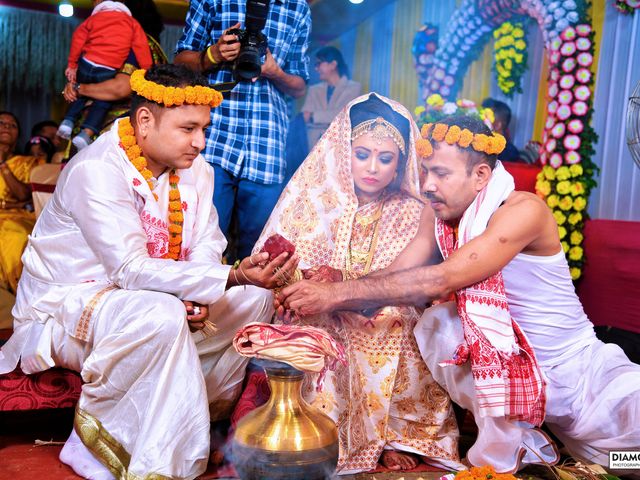 Mandipan and Lipika&apos;s wedding in Nagaon, Assam 60