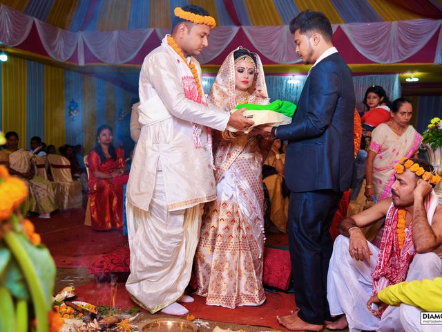 Mandipan and Lipika&apos;s wedding in Nagaon, Assam 70