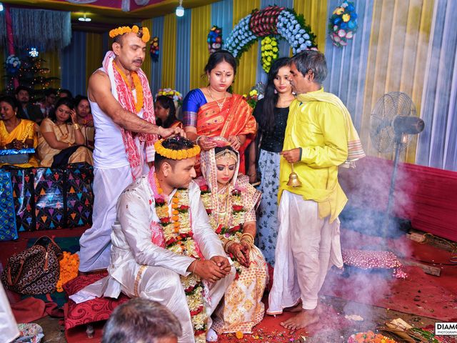 Mandipan and Lipika&apos;s wedding in Nagaon, Assam 77