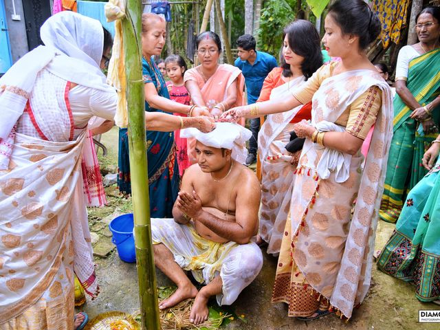 Mandipan and Lipika&apos;s wedding in Nagaon, Assam 88