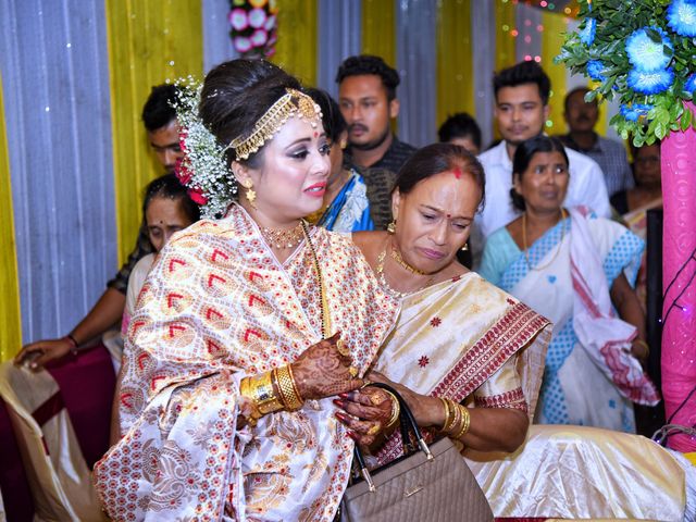 Mandipan and Lipika&apos;s wedding in Nagaon, Assam 100