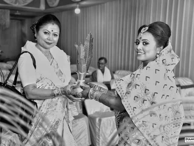Mandipan and Lipika&apos;s wedding in Nagaon, Assam 110