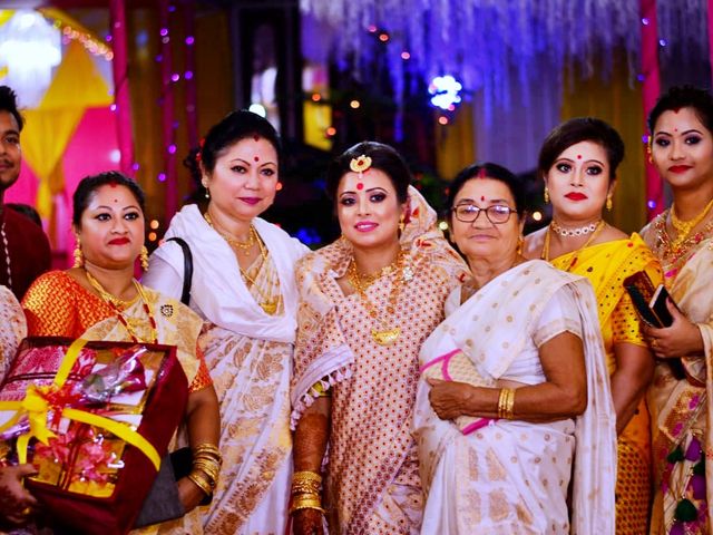 Mandipan and Lipika&apos;s wedding in Nagaon, Assam 112