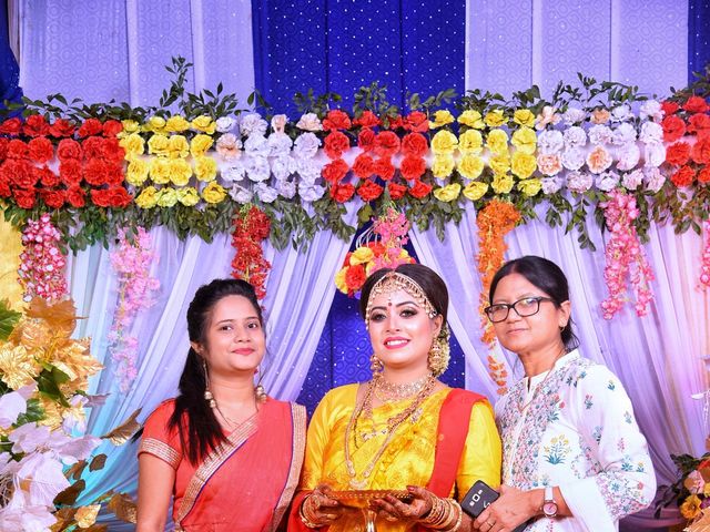 Mandipan and Lipika&apos;s wedding in Nagaon, Assam 179