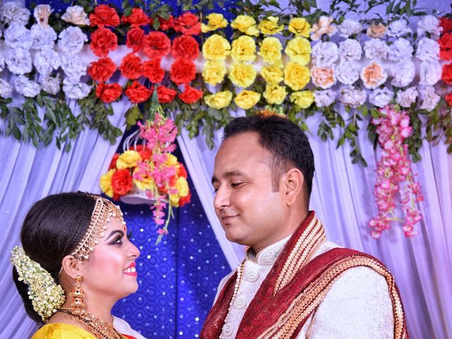 Mandipan and Lipika&apos;s wedding in Nagaon, Assam 195