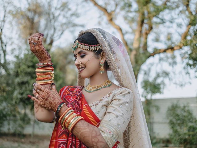 Pruthvi and Priya's wedding in Ahmedabad, Gujarat 11