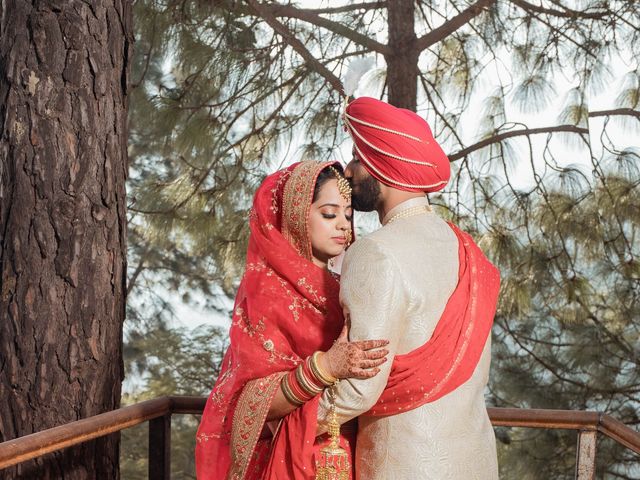 Sakshi and Abhaysheraz's wedding in Solan, Himachal Pradesh 12
