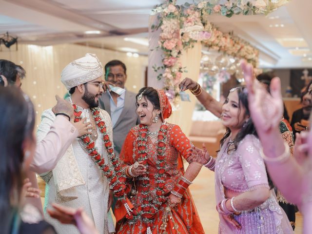 Akansha and Vaibav's wedding in Lucknow, Uttar Pradesh 26