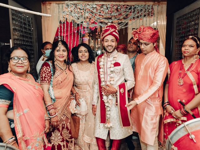 Rishabh and Kavita&apos;s wedding in Mumbai, Maharashtra 68