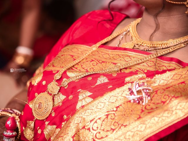 Sunali and Jayanta&apos;s wedding in Nagaon, Assam 21