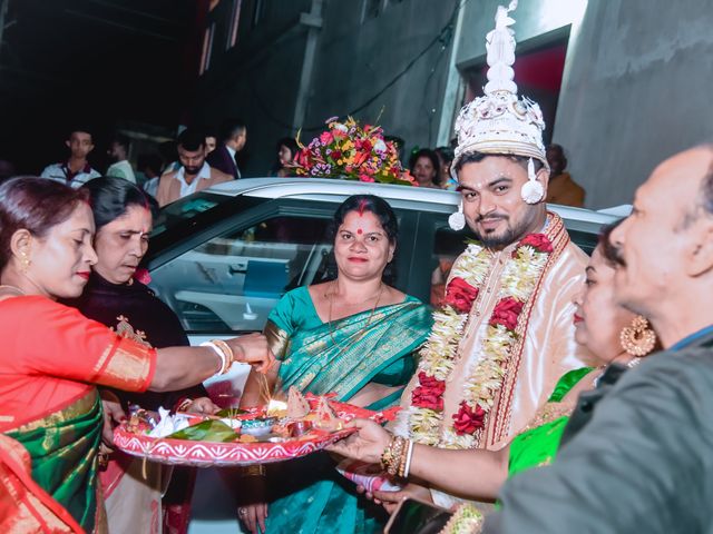 Sunali and Jayanta&apos;s wedding in Nagaon, Assam 59